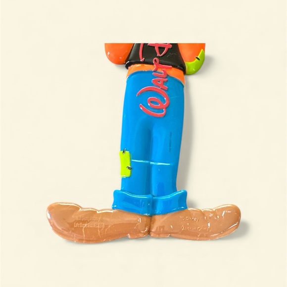 Walt Disney World Colorful Character Back Scratcher. - Picture 4 of 4